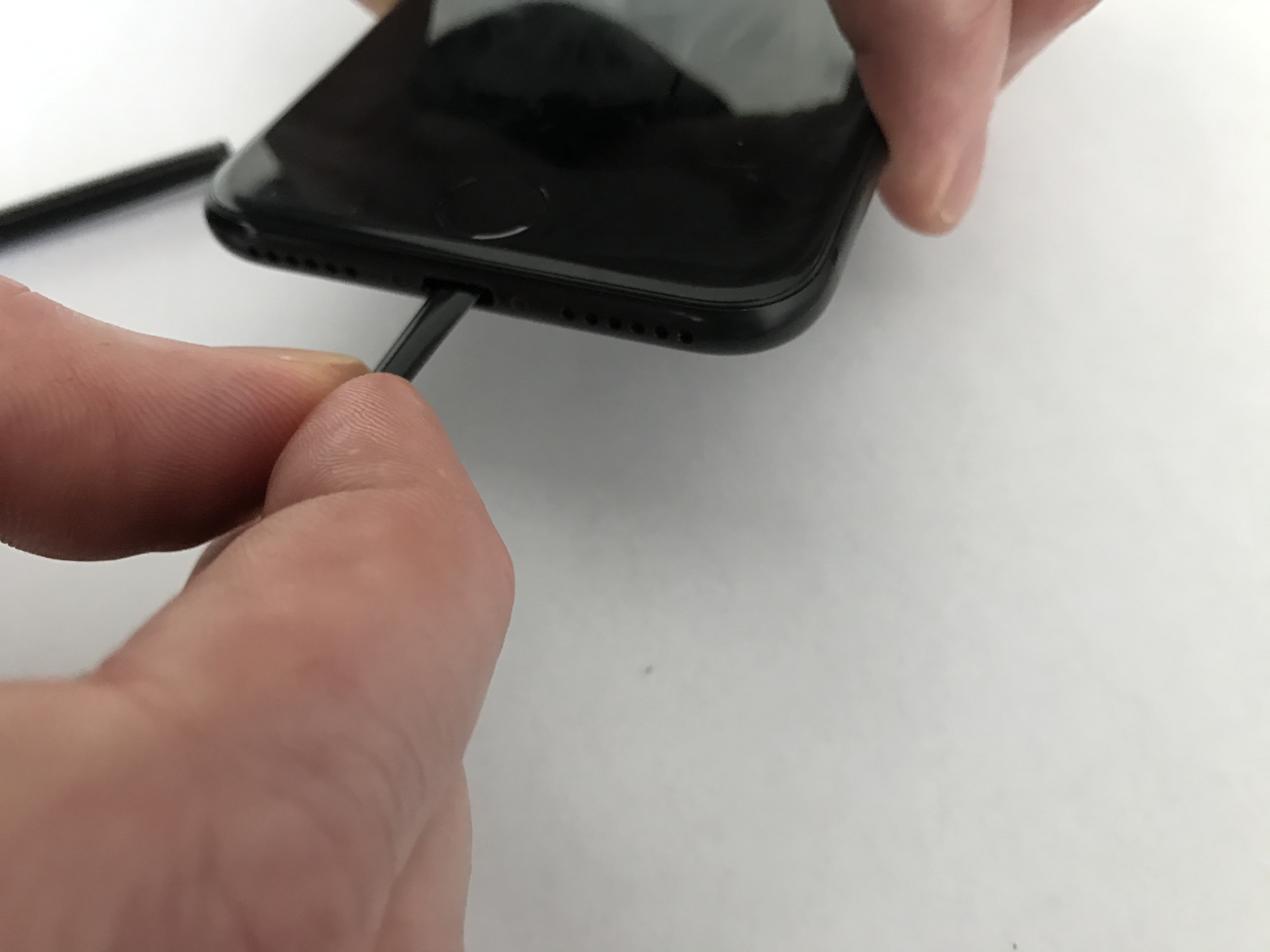 use cocktail straw to clean lightning port