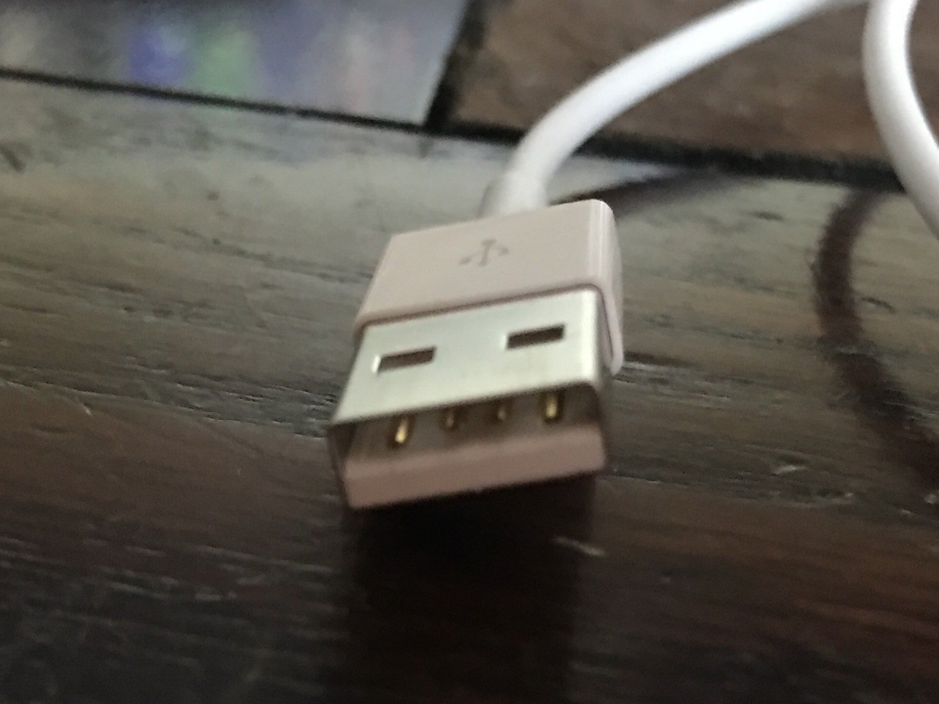 Inspect USB Lightning cable