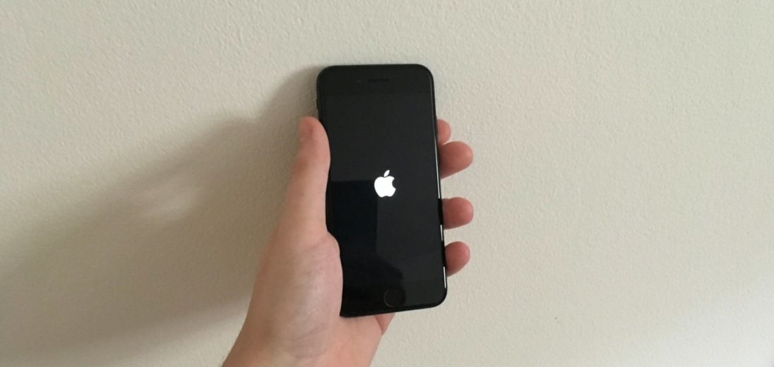 iphone 7 plus stuck on apple logo