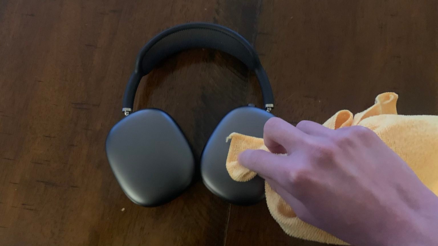 Clean Your AirPods Max And Smart Case UpPhone