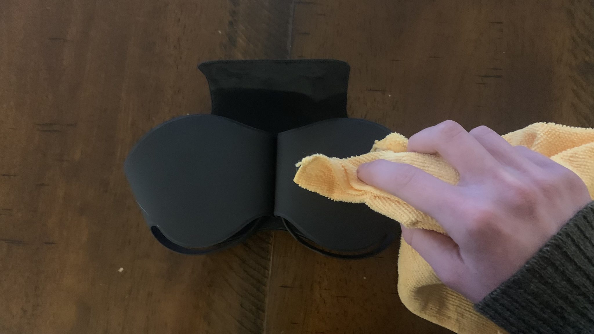 Clean Your AirPods Max And Smart Case UpPhone